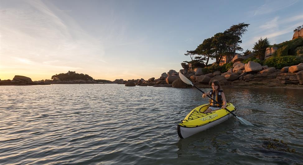 Plages et sport nautiques près du camping 3 étoiles Armor Loisirs à Trébeurden, location emplacements, mobil homes et chalet, camping piscine sur la Côte de Granit Rose près de Perros Guirec-Côtes d'Armor-Bretagne - Camping Armor Loisirs
