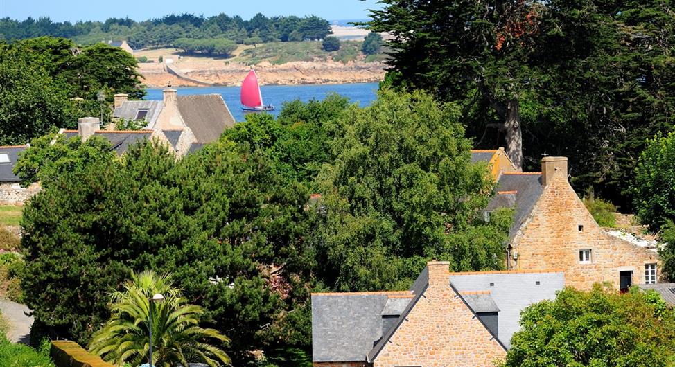 L'île de Bréhat près du camping 3 étoiles Armor Loisirs à Trébeurden, location emplacements, mobil homes et chalet, camping piscine sur la Côte de Granit Rose près de Perros Guirec-Côtes d'Armor-Bretagne - Camping Armor Loisirs