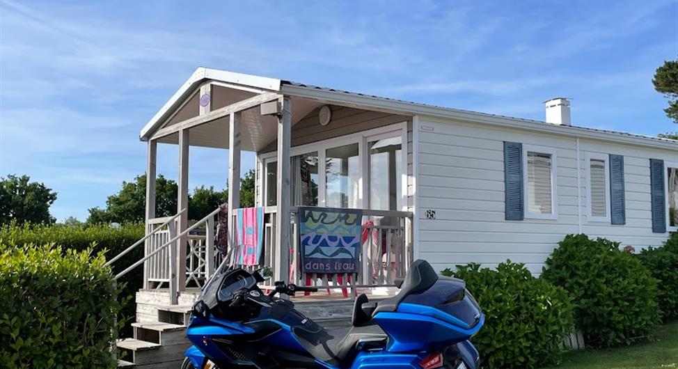Camping Côte de Granit Rose vue mer - Mobil home 2 chambres vue mer emplacements 64-65 - Camping Armor Loisirs