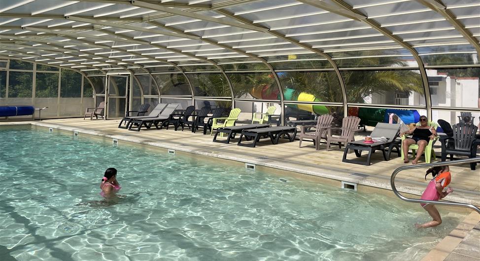 piscine couverte et chauffée camping armor loisirs trebeurden  perros guirec ploumanach - Camping Armor Loisirs