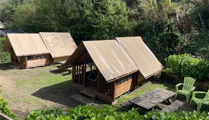 Bivouac au camping 3 étoiles Armor Loisirs à Trébeurden, location emplacements, mobil homes et chalet, camping piscine sur la Côte de Granit Rose près de Perros Guirec ploumanach france -Côtes d'Armor-Bretagne - Camping Armor Loisirs