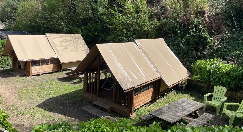 Bivouac au camping 3 étoiles Armor Loisirs à Trébeurden, location emplacements, mobil homes et chalet, camping piscine sur la Côte de Granit Rose près de Perros Guirec ploumanach france -Côtes d'Armor-Bretagne - Camping Armor Loisirs