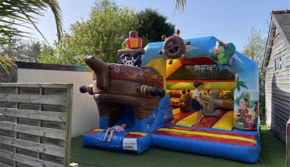 Structure de jeu gonflable camping armor loisirs trebeurden ploumanach perros guirec - Camping Armor Loisirs